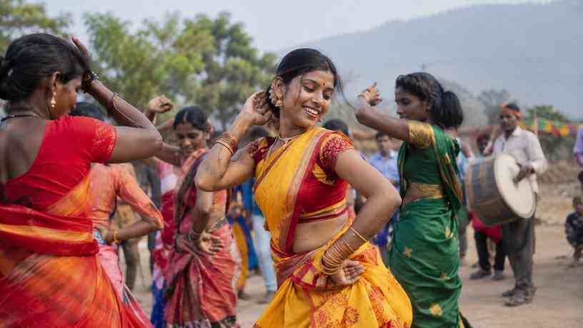 DJ Bhakar Bolthey పేరుతో ఉన్న పాట ఏమిటి?