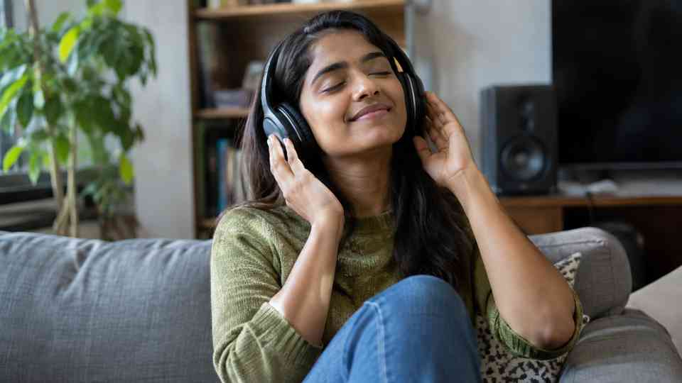 మంచి studio beatను ఎలా వినాలి?